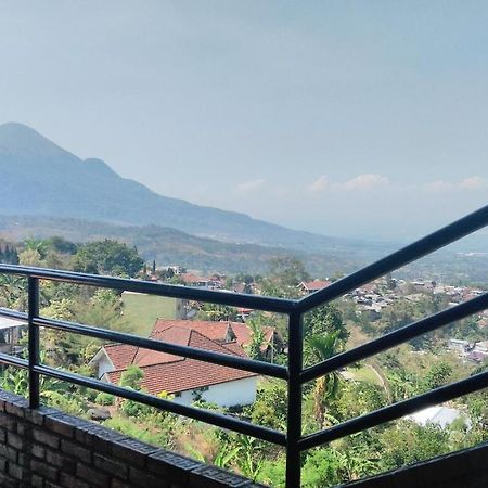 Villa Raung Indah Tretes Prigen Екстериор снимка