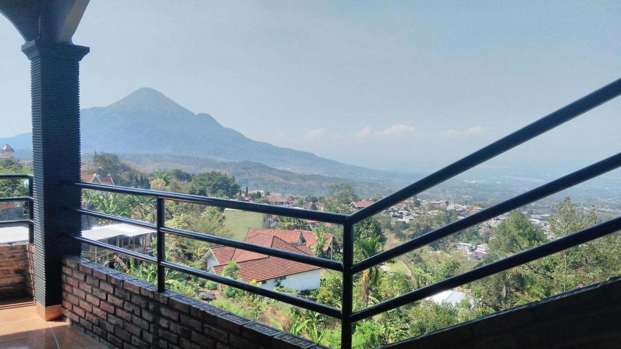 Villa Raung Indah Tretes Prigen Екстериор снимка