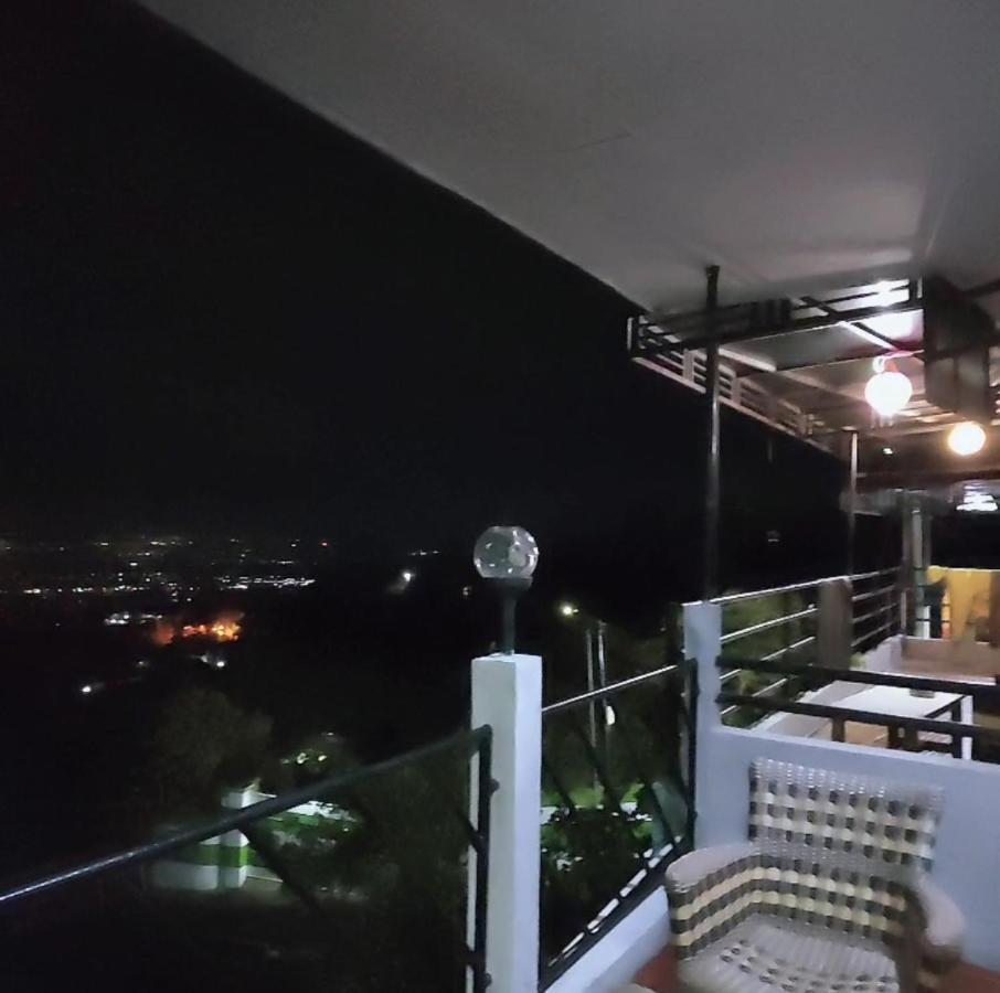 Villa Raung Indah Tretes Prigen Екстериор снимка